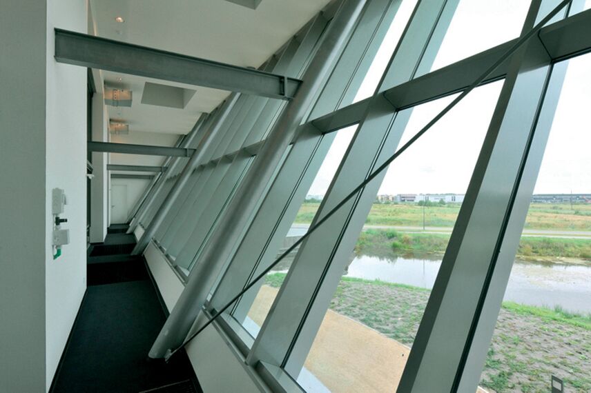 ConceptWall 60 Murs rideaux - Fire station Regional Fire Station and Police Office situé à Drachten, les Pays-Bas