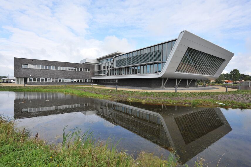 ConceptWall 60 Murs rideaux - Fire station Regional Fire Station and Police Office situé à Drachten, les Pays-Bas