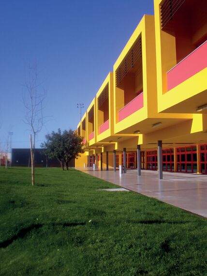 BriseSoleil 100 Brise Soleil, ConceptWall 50 Murs rideaux et ConceptRoof 120 Vérandas - College/University School Almancil situé à Almancil, Portugal