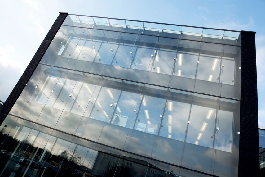 BriseSoleil 100 Brise Soleil, CS 86-HI (c) Systèmes annulés et ConceptWall 50 Murs rideaux - Office building DMM Head office situé àLuxembourg