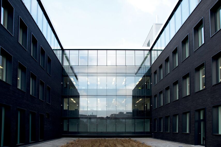 BriseSoleil 100 Brise Soleil, CS 86-HI (c) Systèmes annulés et ConceptWall 50 Murs rideaux - Office building DMM Head office situé àLuxembourg