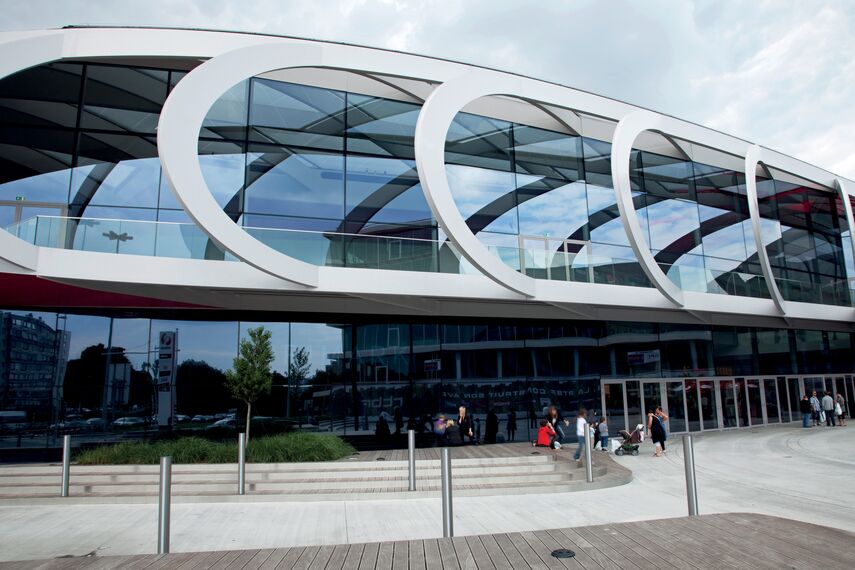 ConceptWall 50 Murs rideaux et CW 50-SC Murs rideaux - Shopping centre Médiacité situé à Luik, Belgique