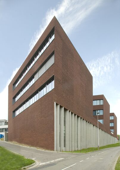 ConceptWall 50 Murs rideaux - School Faculteit REGA - V&V Leuven situé à Leuven, Belgique