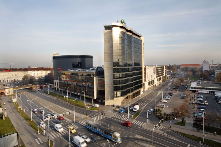 BriseSoleil 100 Brise Soleil et ConceptWall 50 Murs rideaux - Office building Arkady Wrocławskie situé à Wrocław, Pologne