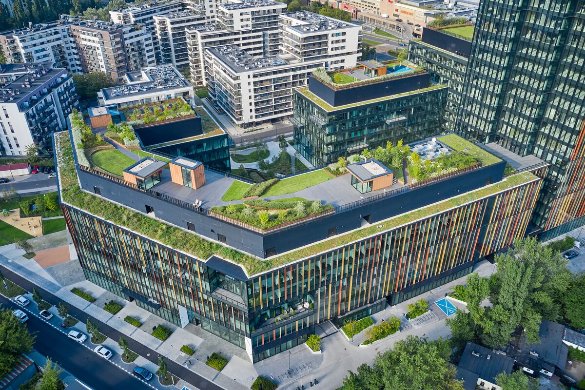 Forest high-rise project in Warsaw with green roof and brown façade profiles.