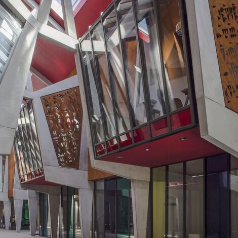 SlimLine 38 Fenêtres, ConceptDoor 45Pa Portes, ThermoSystem 68 Fenêtres, CW 50 Standard Murs rideaux et CW 50 Murs rideaux - Office building Halle de la Madeleine situé à Nantes, France