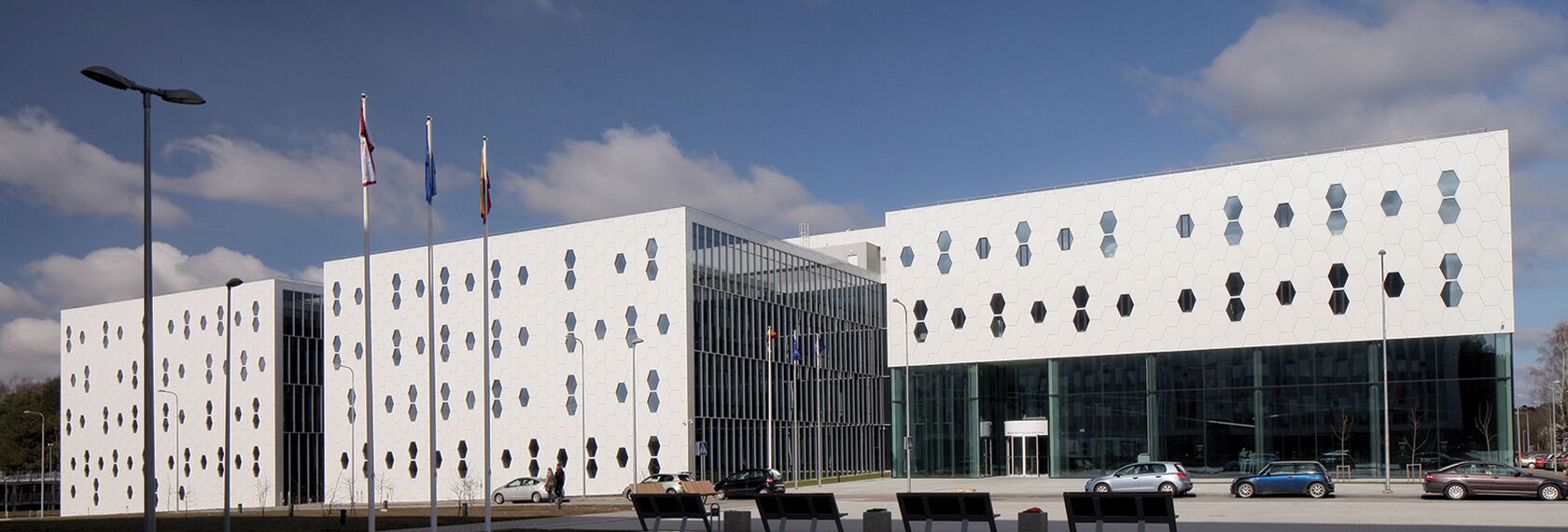 CI 45 Fenêtres, ConceptSystem 77 Portes, ConceptSystem 77 Fenêtres et CW 50-HI Murs rideaux - College/University National Centre  of Physical and Technological Sciences situé à Vilnius, Lituanie