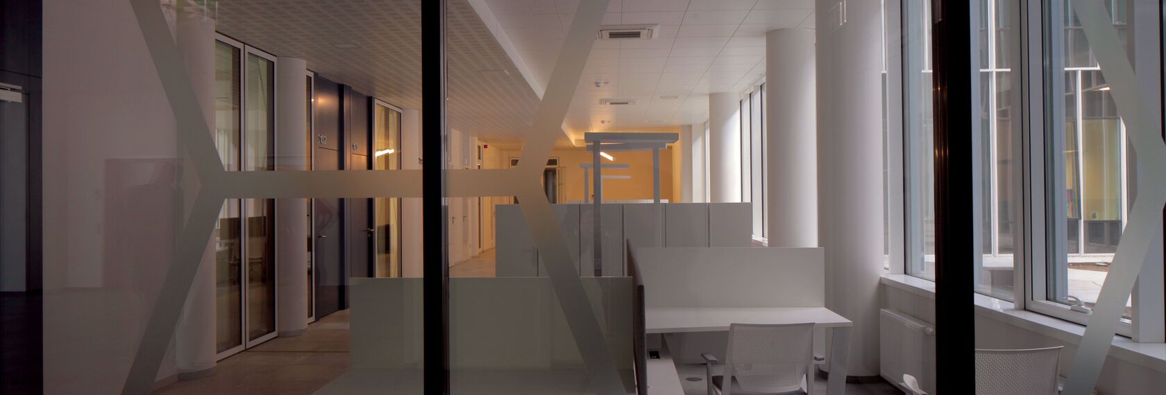 CI 45 Fenêtres, ConceptSystem 77 Portes, ConceptSystem 77 Fenêtres et CW 50-HI Murs rideaux - College/University National Centre  of Physical and Technological Sciences situé à Vilnius, Lituanie