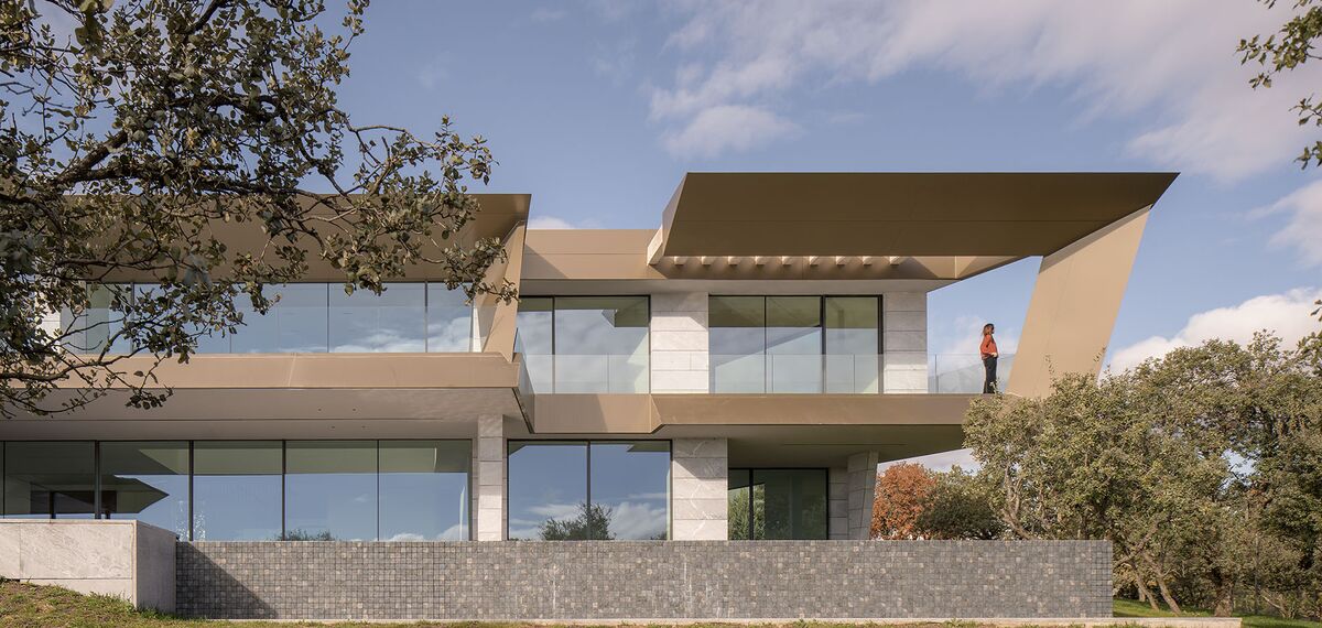 HiFinity Sliding & Folding, SlimPatio 68 Sliding & Folding and SlimLine 38 Windows - Casa Entre Encinas located in Madrid, Spain