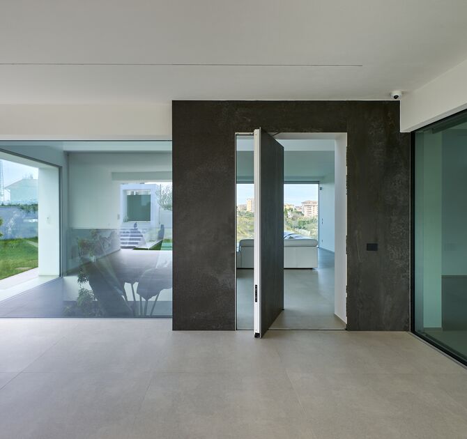 MasterLine 8 Pivot Door