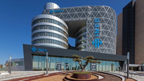 ConceptWall 50 Murs rideaux et CW 50-SC Murs rideaux - IMED Hospital situé à Valencia, Espagne