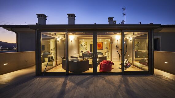 ConceptRoof 120 Vérandas et ConceptPatio 130 Coulissants - Conservatory Veranda Brescia situé à Brescia, Italie