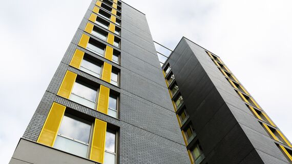 ConceptSystem 68 Portes et CW 50-HI Murs rideaux - Residental/Project Sherwood Court situé à London, Royaume-Uni