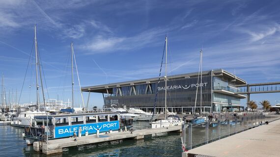 HiFinity Coulissants - Entertainment Baleària port Dénia situé à Alicante, Espagne