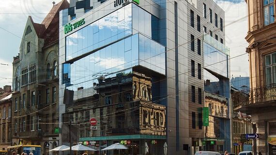 ConceptSystem 77 Portes, ConceptSystem 77 Fenêtres, ConceptWall 50 Murs rideaux et CW 50-SG Murs rideaux - Residental/Project IBIS Style Lviv Center Hotel situé à Lviv, Ukraine