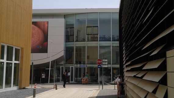 CW 50-VL Murs rideaux - China Corporate United Pavilion Expo Milano 2015 situé à Milan, Italie