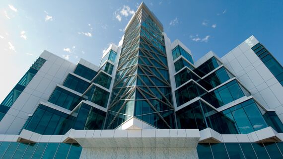 ConceptWall 50 Murs rideaux, ConceptSystem 59Pa Portes et ConceptSystem 59Pa Fenêtres - Office building Al Afoo Building situé à Salmabad, Bahreïn