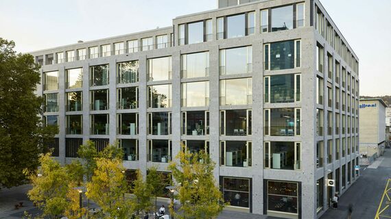 CW 65-EF Murs rideaux - Schiffbauplatz situé à Zürich, Suisse