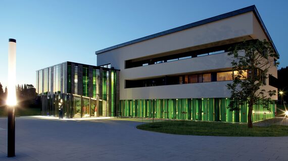 BriseSoleil 100 Brise Soleil - Community centre Breitenwang Community Centre situé à Breitenwang, Autriche